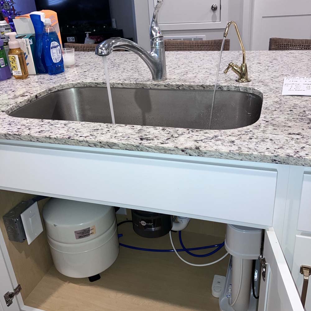 Elite Package reverse osmosis drinking water system with custom gold faucet professionally installed under the kitchen sink by United Water Softeners – Houston’s #1 rated water company.